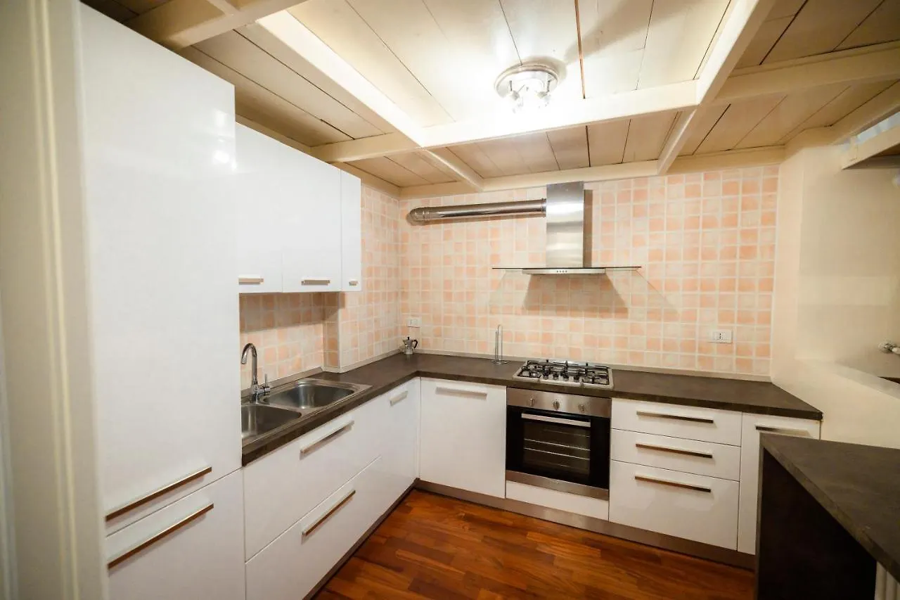 Ampio Loft Di Design In Piazza Firenze Apartment Milan