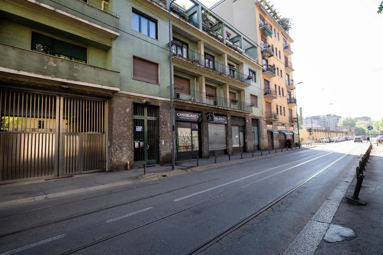 Ampio Loft Di Design In Piazza Firenze Apartment Milan