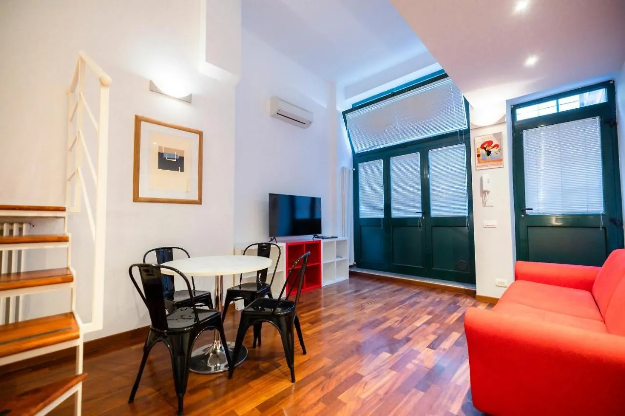 Ampio Loft Di Design In Piazza Firenze location