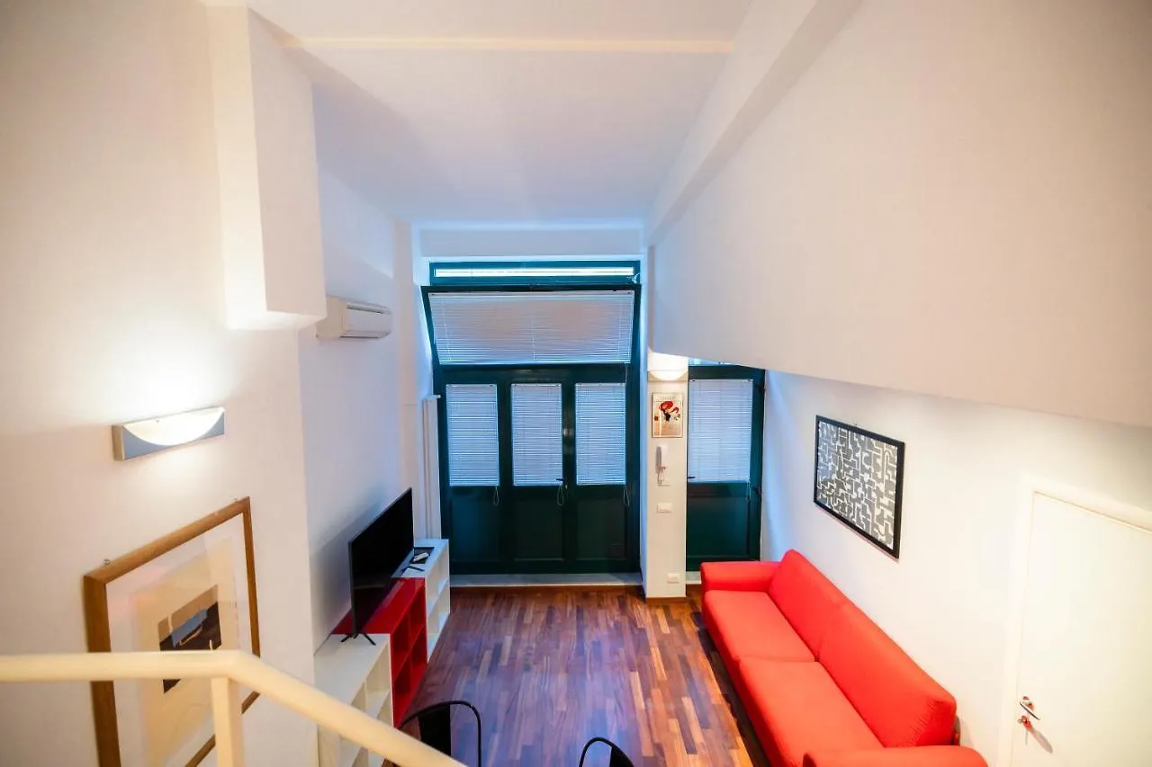 Ampio Loft Di Design In Piazza Firenze Apartment Milan