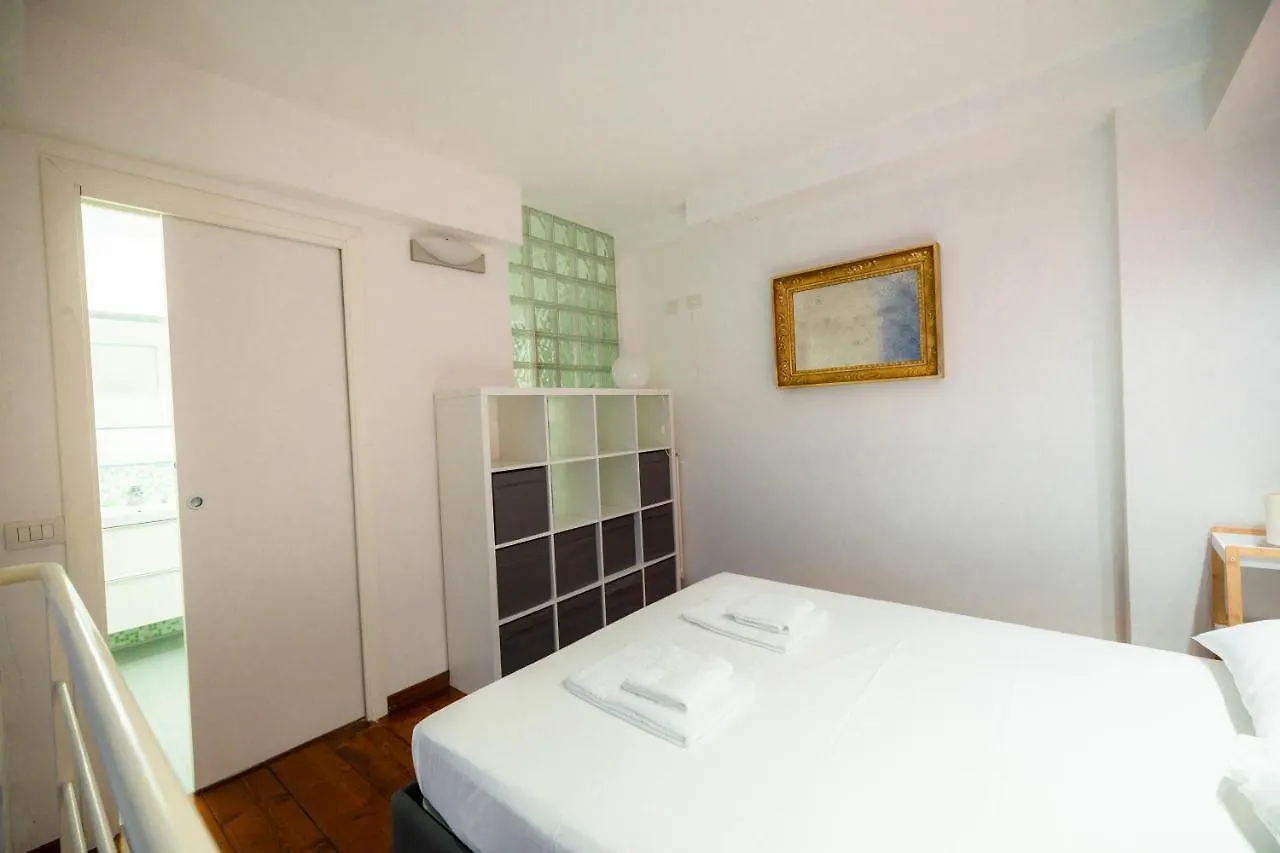 Ampio Loft Di Design In Piazza Firenze Apartment Milan Italy