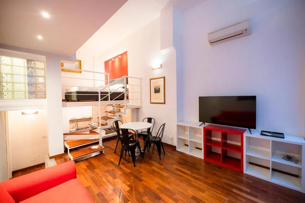 Ampio Loft Di Design In Piazza Firenze Apartment Milan