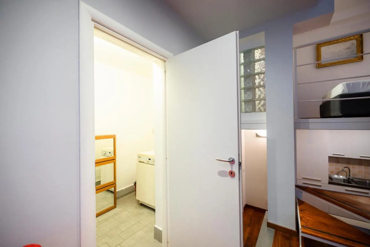Ampio Loft Di Design In Piazza Firenze Apartment Milan